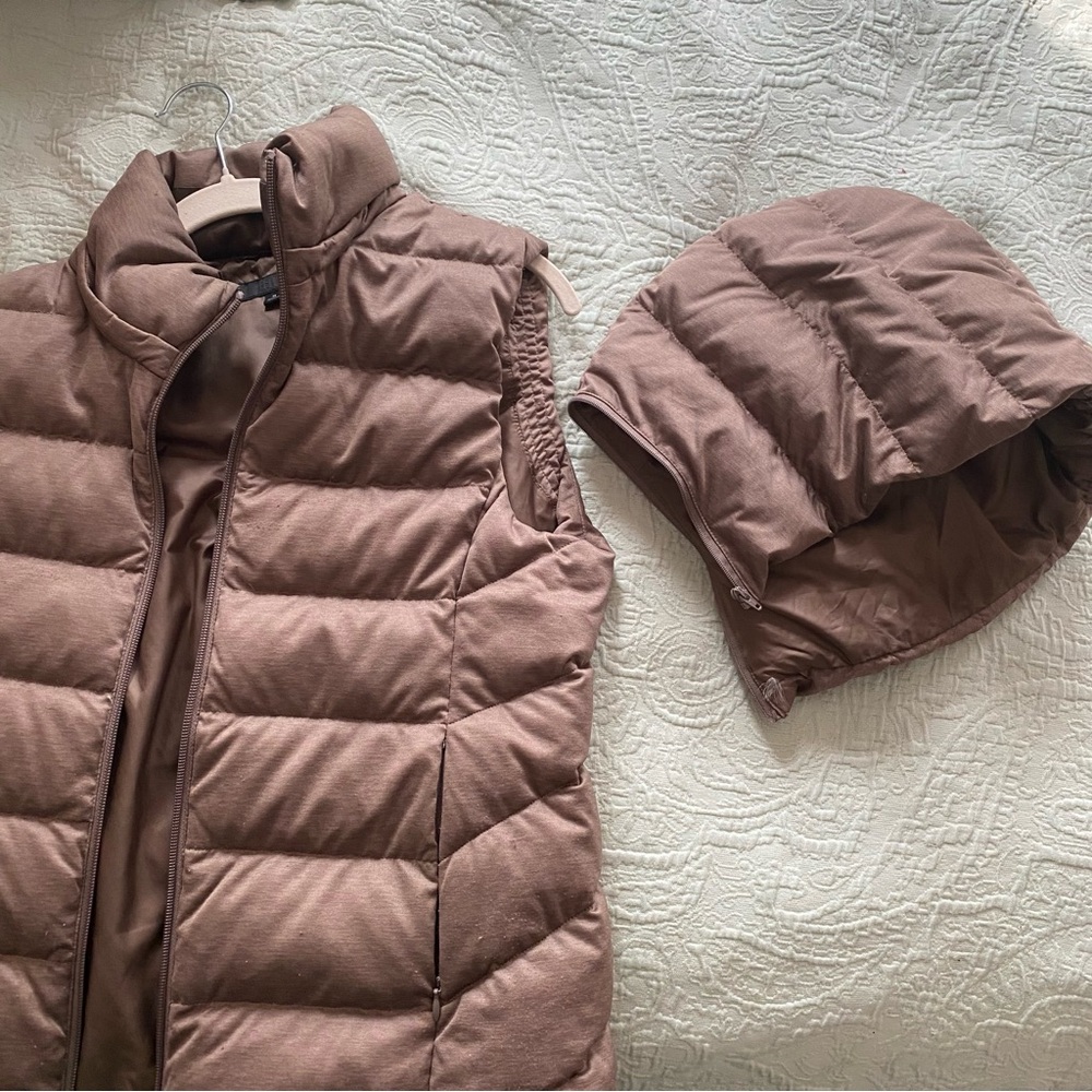 Uniqlo Brown Quilted Puffer Vest with Detachable Hood and Side Zip Pockets Sz M - Picture 6 of 7